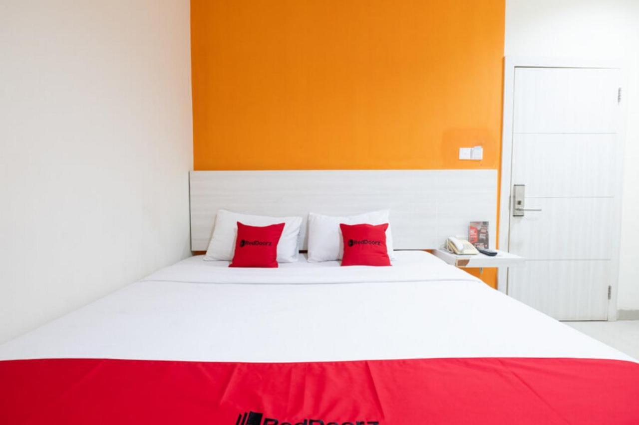 Reddoorz Plus @ Hotel Alden Macasar Exterior foto