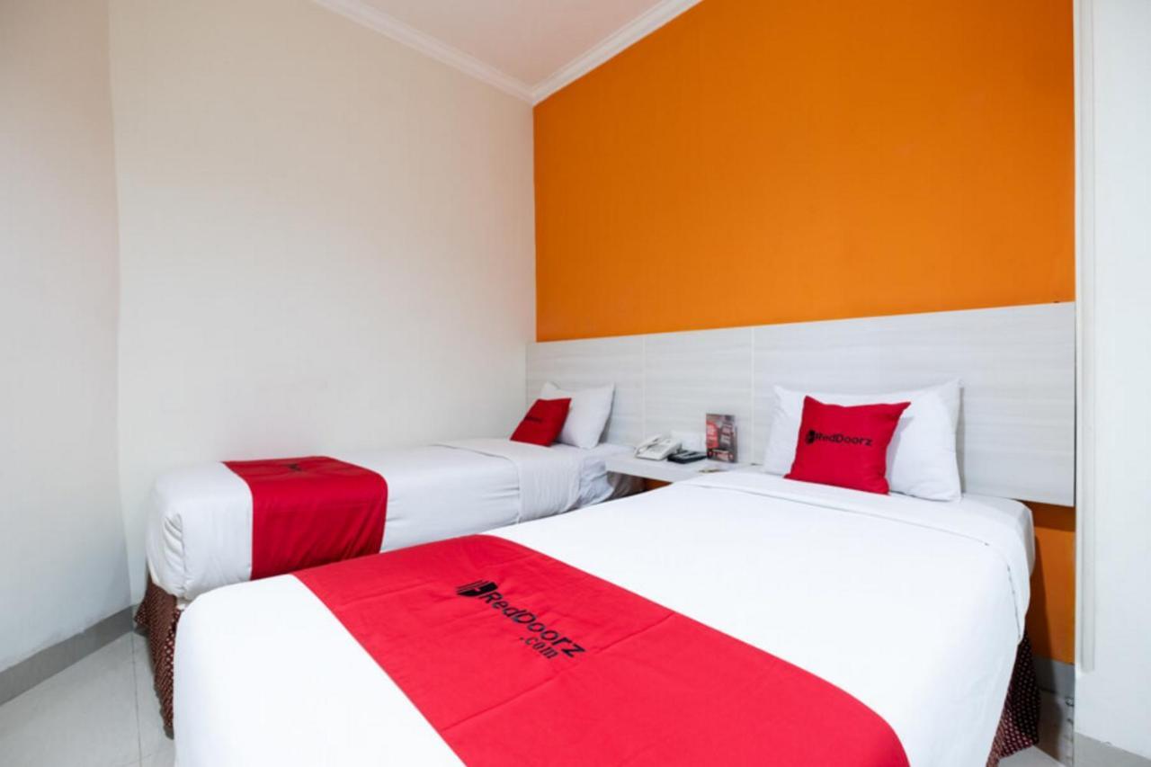 Reddoorz Plus @ Hotel Alden Macasar Exterior foto