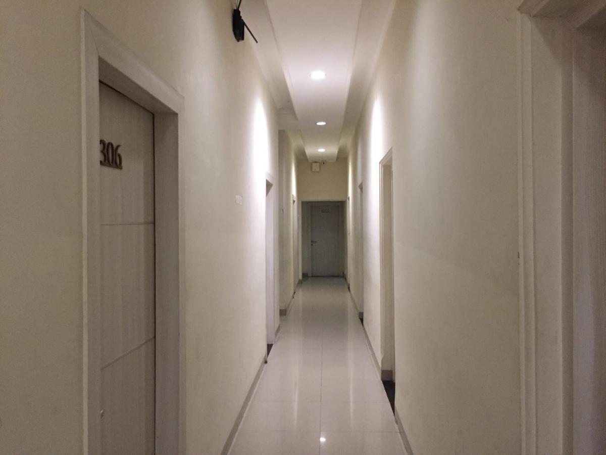 Reddoorz Plus @ Hotel Alden Macasar Exterior foto